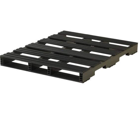 STOCKED PLASTIC PALLETS