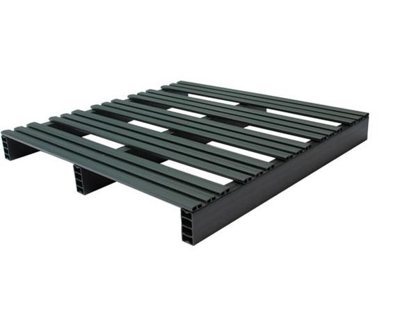 STOCKED PLASTIC PALLETS