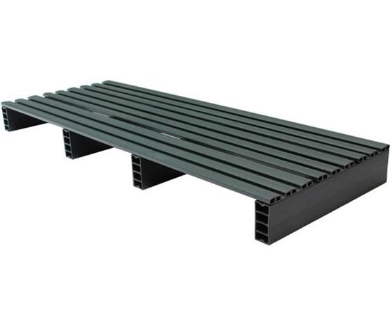 STOCKED PLASTIC PALLETS